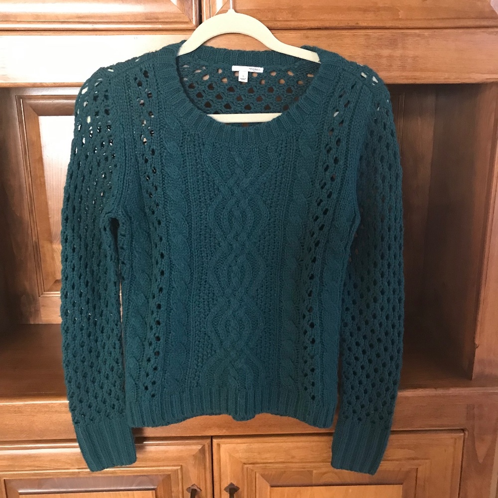 Halogen open knit Sweater size SMALL. great style for jeans, skirts, on trend!